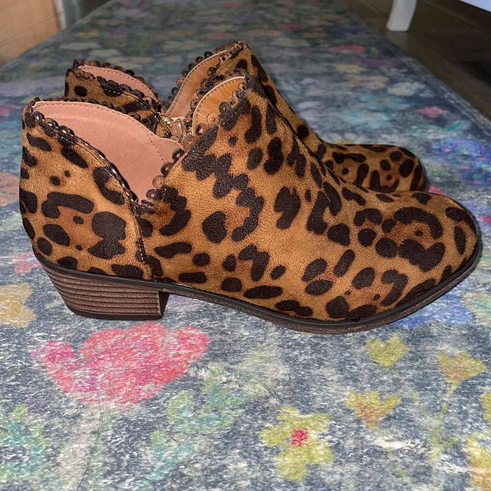 Mata Leopard Print Ankle Boot. NWOT, Size 6